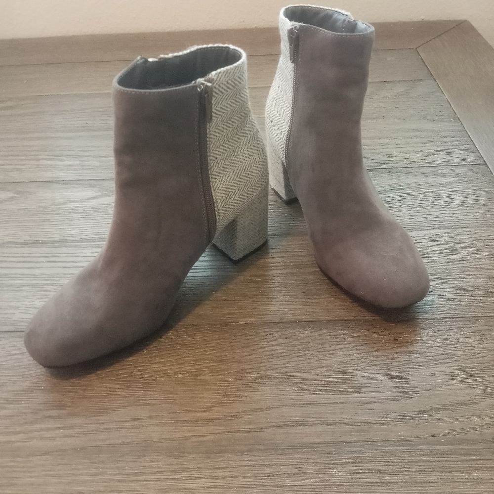 Women's gray chunky block heel booties